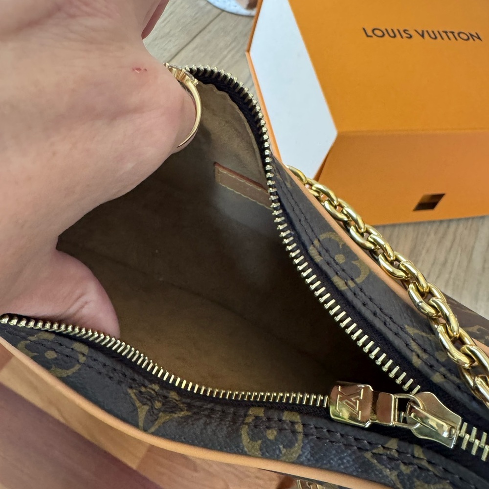Louis Vuitton Monogram Loop - Picture 9 of 12